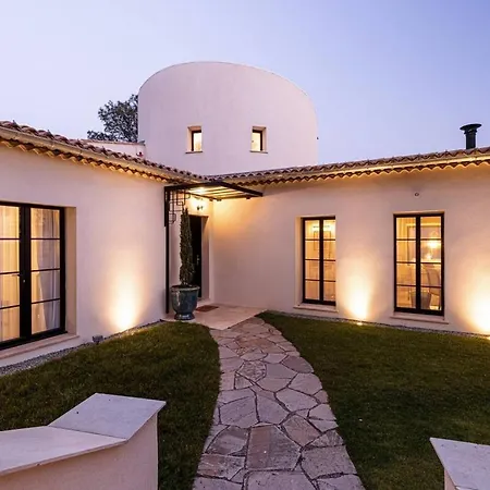 Vila Beautiful 4 Bedrooms With Pool And Garden *